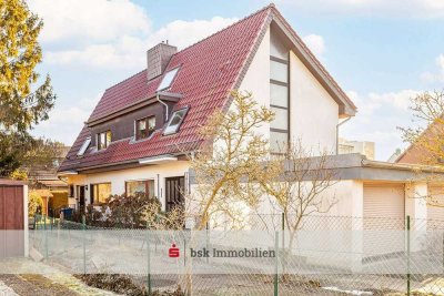 Gepflegte Doppelhaushälfte mit Dach-Ausbaureserve in Mariendorf