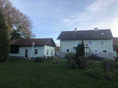 Zu vermieten: saniertes 9-Raum-Bauernhaus in Osterhofen