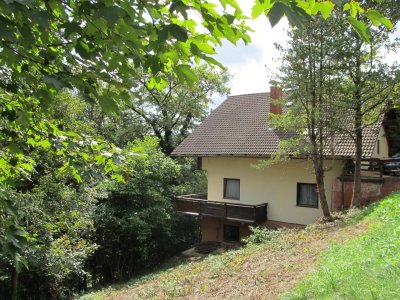 * TOPANGEBOT ! EINFAMILIENHAUS IN SONNIGER LAGE *