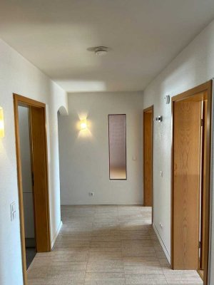 Willkommen zuhause – Stilvolle 3,5-Zimmer-Wohnung mit Balkon, EBK & Garage in Top-Lage