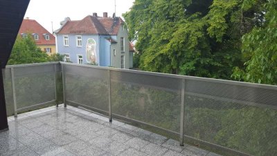 Helle, offene Dachgeschoss Wohnung mit besonderer Ausstattung