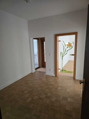 Frisch sanierte 3-Raum-Wohnung mit Garage – Wohnen in kleinem, gepflegten Haus