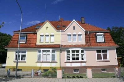 2-Familienhaus mit Doppelgarage