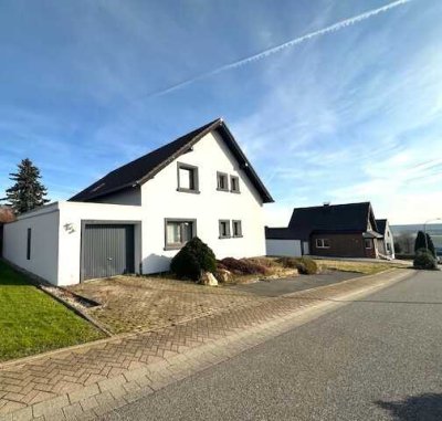 Freistehender Familientraum in Spielstraße mit traumhaftem Weitblick