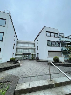 Erstbezug nach Sanierung mit Balkon und EBK: Geschmackvolle 4-Raum-Wohnung in Bremen