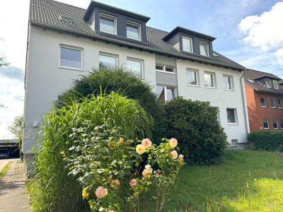 Charmante Dachgeschosswohnung in ruhiger Lage mit Carport-Stellplatz