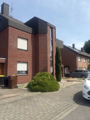 Viel Platz für den Alltag in dieser 4-Zimmer-Wohnung in Mönchengladbach