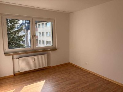 Helle 2-Zimmer-Wohnung mit Balkon & Einbauküche in Köln-Vingst