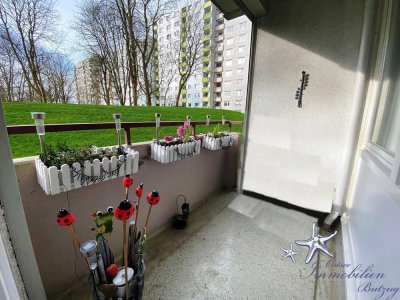 Renovierte 3-Zimmer Wohnung mit großem Wohnzimmer und Balkon in ruhiger Lage Kiel-Mettenhofs