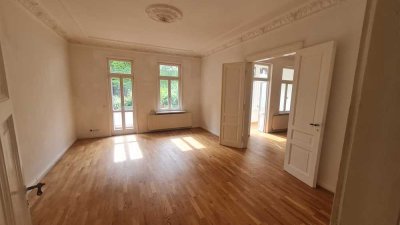 großzügige Altbauwohnung, 3 Zimmer, 120m²