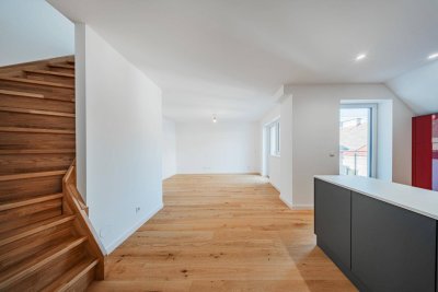 LICHTDURFLUTETE 2 ZIMMER DG WOHNUNG AUF 2 EBENEN MIT BALKON UND LOGGIA NÄHE SCHLOSS BELVEDERE