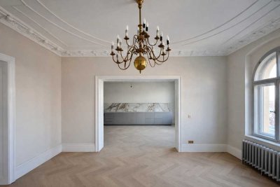 Luxuriöse, stilgetreu sanierte Wohnung im historischen Stadtkern