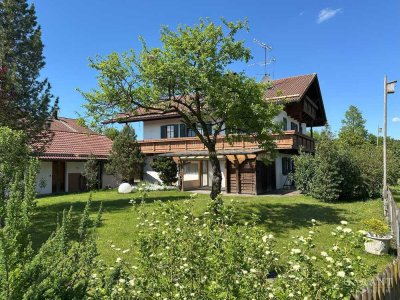 Charmantes Zweifamilienhaus mit ausgebauten Dachgeschoss