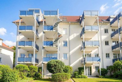 +++ An der Weißen Elster! Modernisierte 2-Zimmer-Wohung mit TG-Stellplatz und großem Balkon! +++