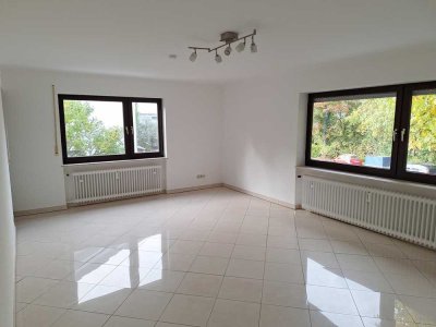 3 Zimmer, Küche, 2 Bäder incl. 1 Parkplatz