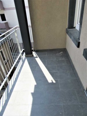 **Hochwertig kernsanierte 4-Zimmer-Altbauwohnung mit Einbauküche, Balkon & Gäste-WC**