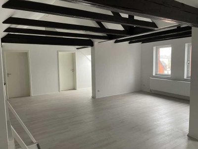 Schöne und vollst. renovierte 3,5-Zimmer-Dachgeschosswohnung mit geh. Innenausstattung in Vechelde