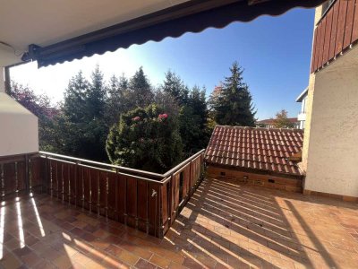 Zentral gelegene 3,5-Zimmer Wohnung mit Balkon im EG. Wird aktuell saniert.