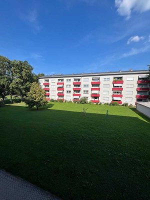 Komplettrenovierte  3-Zimmer Wohnung mit Einbauküche