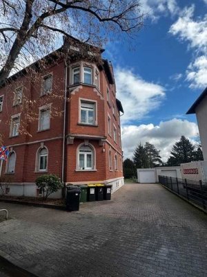Schöne großzügige Altbau-Dachgeschosswohnung in Frankfurt Fechenheim zu vermieten