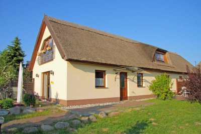 Solide Kapitalanlage - Reetdachhaus mit 3 Wohneinheiten