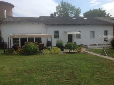 Geräumige, preiswerte Doppelhaushälfte in Wendeburg