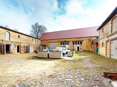 Vierseithof: Vielfältig nutzbar mit Scheune, Garage, Remise, Werkstatt, Stall und Garten
