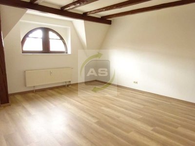 Heimelige DG-Wohnung in der City