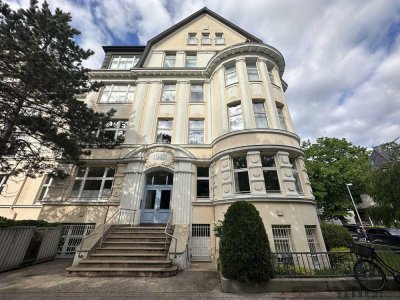Seltene Gelegenheit: Stilvolle Altbauwohnung mit Potenzial in Bestlage der Hannover-List