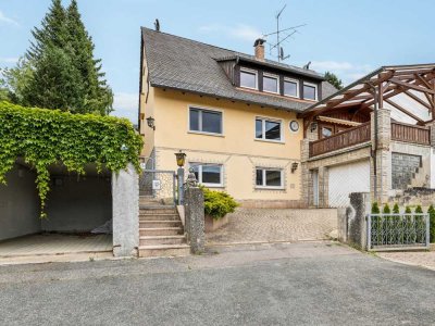 Großzügiges Zweifamilienhaus mit Potenzial und großem Grundstück in ruhiger Lage in Reichenschwand