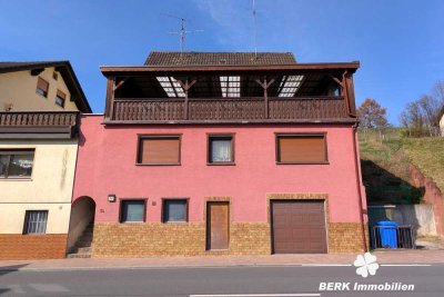 BERK Immobilien - Zweifamilienhaus mit Potenzial und Weitblick in Hessenthal