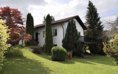 1-2 Familienhaus in Durach mit Garten und Loggia zu verkaufen