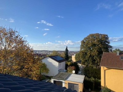Erstbezug nach Sanierung - Helle 3 Zimmer DG Wohnung inkl. EBK