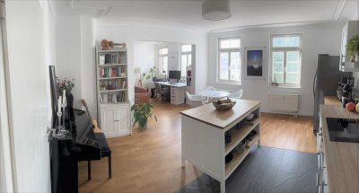 Möblierte, stilvolle, modernisierte 2,5-Zimmer-Wohnung in Altstadt Leonberg