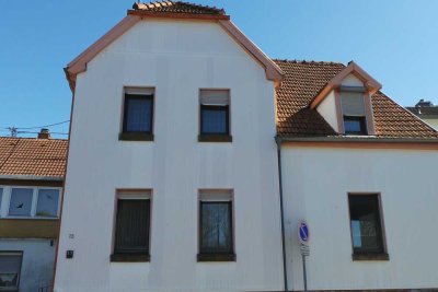 Sanierungsbedürftiges Wohnhaus mit potential, hier können sich Handwerker  verwirklichen