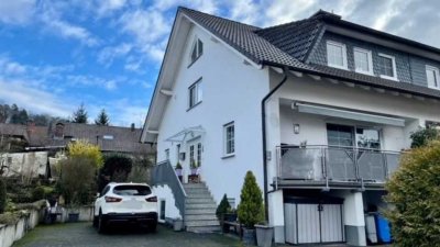 Schöne und gepflegte 3,5-Zimmer-Doppelhaushälfte mit gehobener Innenausstattung in Gelnhausen-Haitz