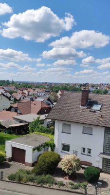 Charmante, frisch sanierte DG Wohnung mit schönem Ausblick auf Sulzbach