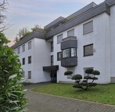 Lichtdurchflutete Penthouse-Wohnung mit 270-Grad-Terrasse in exklusiver Lage von Köln-Marienburg