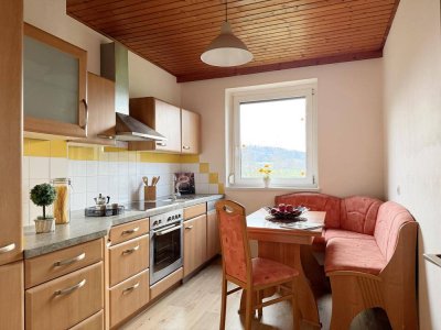 Ruhige 2-Zimmer-Wohnung mit Loggia &amp; Parkplatz – herrlicher Grünblick