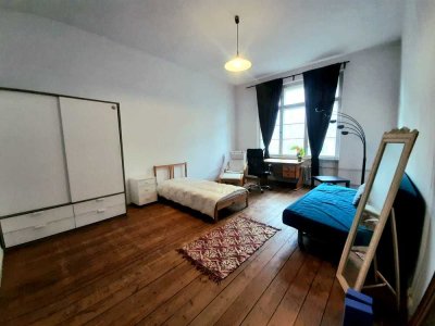Spacious and quiet room in WG