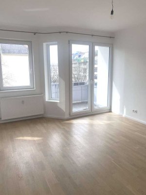 Lichtdurchflutete Dachgeschoss Single Wohnung in zentraler Lage