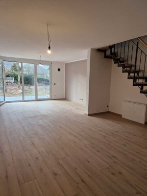 --- Energieeffizientes Reihenhaus  136 m² mit eigenem Garten ---