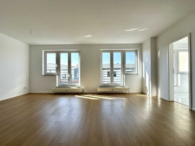 Große 2-Zimmer-Wohnung in Stadtfeld mit Balkon, Stellplatz
