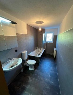 4-Zi. Whg. 82,0qm vollständig renoviert im 3. OG, ab 01.08. frei