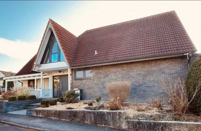 NEUE BILDER - Traumhaftes 1-Fam.Haus mit  Garage, Pool, PV-Anlage, Glasfaser