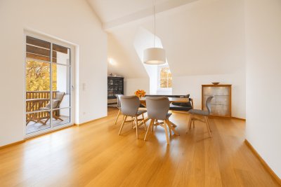 Wohnglück mit Seeblick 4-Zimmerwohnung mit viel potenzial