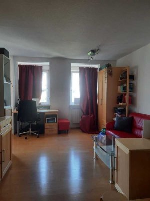 Gemütliche 1-Zimmer-Dachgeschosswohnung, teilmöbliert, mit Einbauküche
