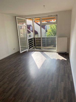 Neuwertige 2-Raum-Wohnung mit Balkon und Einbauküche in Unterhaching