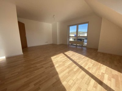 Helle 3-Zimmer-Maisonettewohnung mit Balkon und Tiefgarage in zentraler Lage