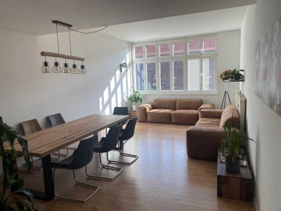 Schöne, gepflegte 2,5-Zimmer Wohnung (Loft) zentral an der Donau gelegen